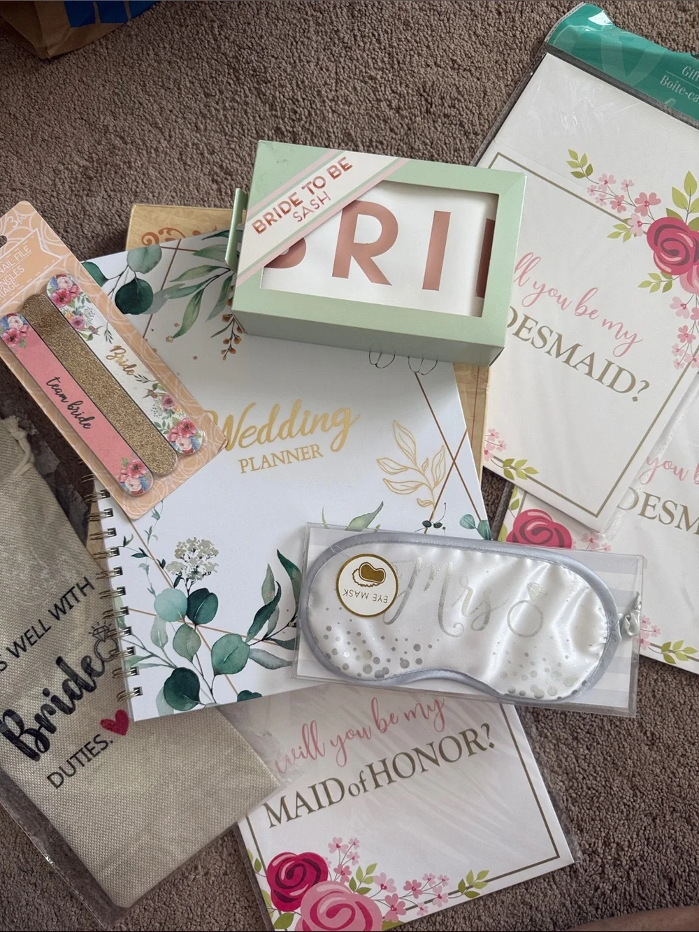 New 8 PC Bridal Party Essentials Set - Includes Wedding Planner